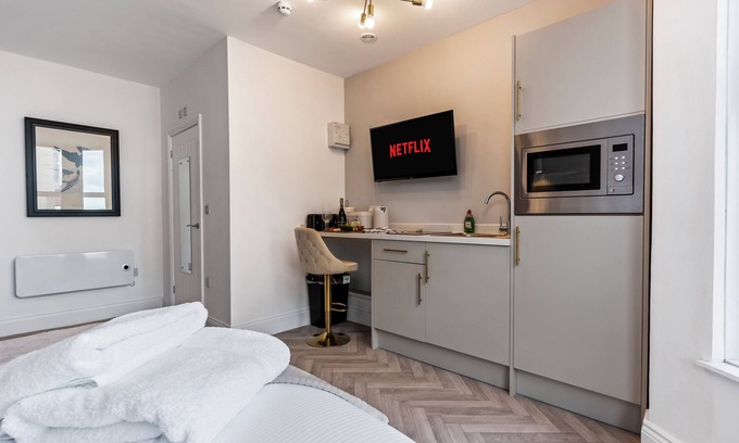 Redcar Hotel | Beachfront Aparthotel, Seaview Apartment with free parking #1n