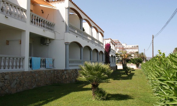 Empuriabrava Apartment | Beachfront Apartment with Parking, Steps from the Center of Empuriabrava