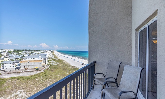 Sunnyside Condo | Beachfront Bliss: 3BR/3BA Condo with Balcony & Pools at Pinnacle Port
