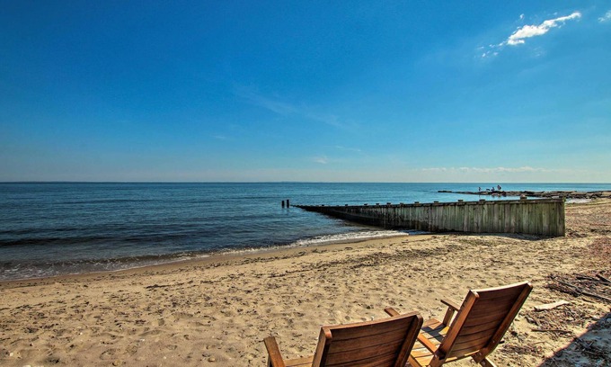 Old Lyme House | Beachfront Bliss , Inviting 3 bedroom + loft at Hawks Nest Beach!