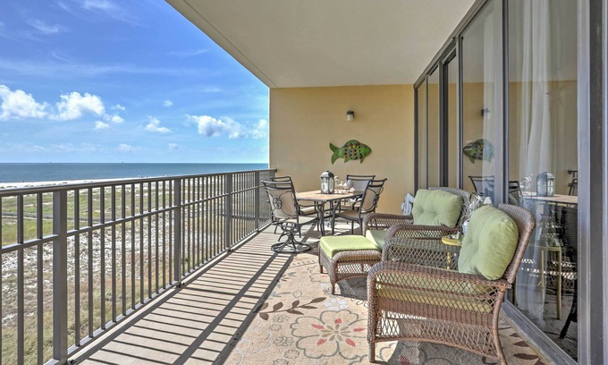 Dauphin Island Condo | Beachfront Bliss on Dauphin Island w/Pool Access!