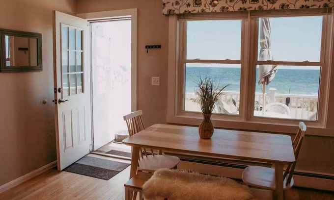 Salisbury House | Beachfront Bungalow: beachyard, close to boardwalk