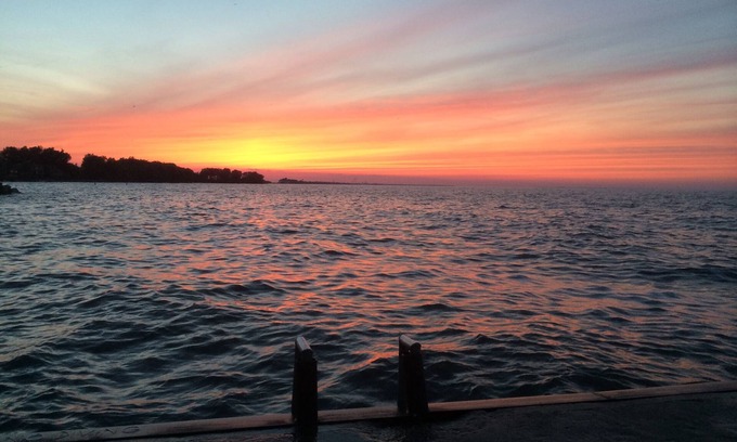 Huron House | Beachfront + Cedar Point + Fishing + Firepit + Park & Pier = Lake House Vibe!