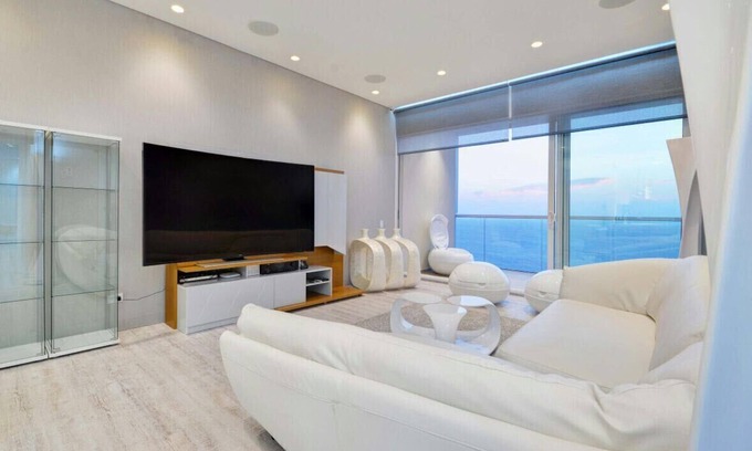 Bocagrande Apartment | Beachfront Elegance in the Most Exclusive Location