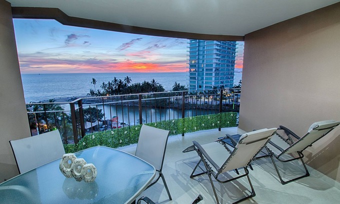 South Hotel Zone Condo | Beachfront Condo | Pools, Gym, Hot Tub