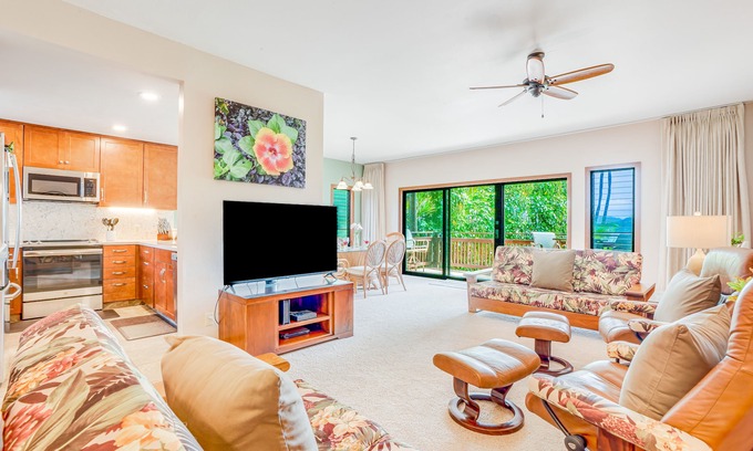 Wailua Condo | Beachfront condo with amazing pool, grill, large lanai, & children's items