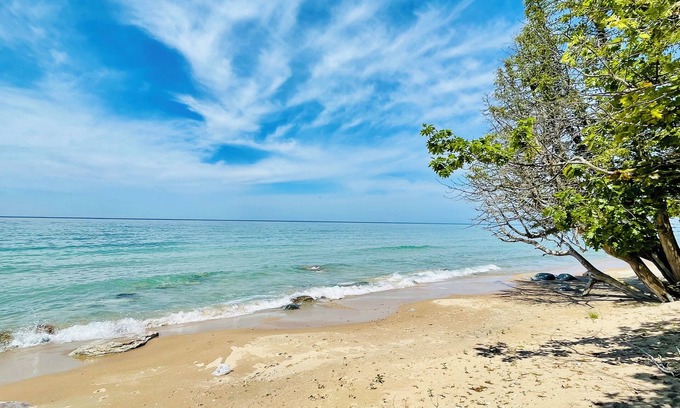 Good Hart Cottage | Beachfront Cottage along Lake Michigan Shores
