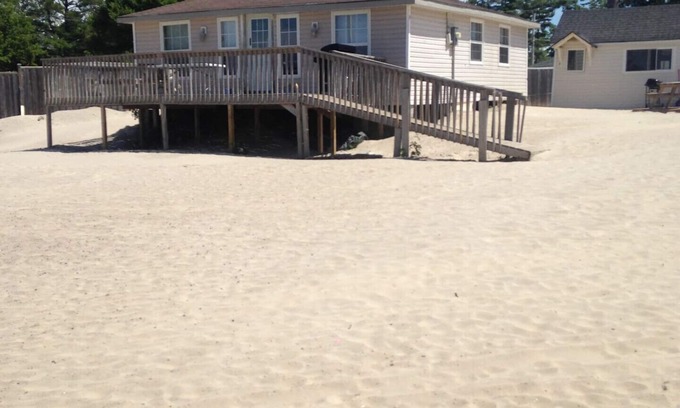 Wasaga Beach Cottage | BEACHFRONT COTTAGE IN WASAGA BEACH - SANDPIPER BEACH RESORT - COTTAGE # 7