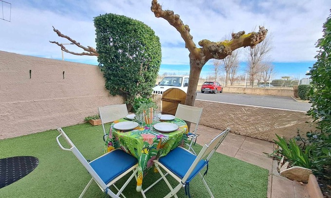 Marseillan Apartment | Beachfront Cozy 2-Room Apartment with Private Garden & Parking