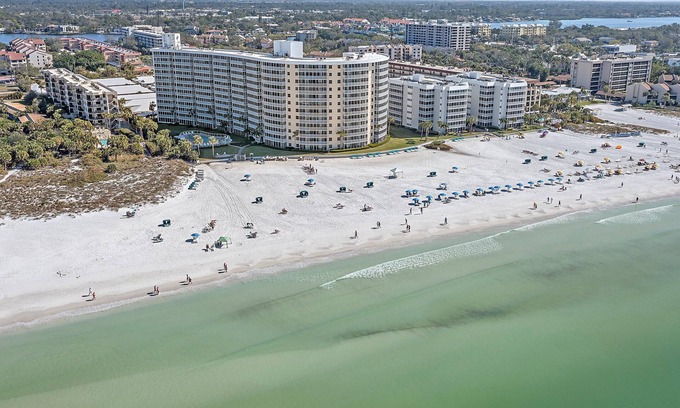 Siesta Key Condo | Beachfront Crystal Sands Condo on Siesta Key