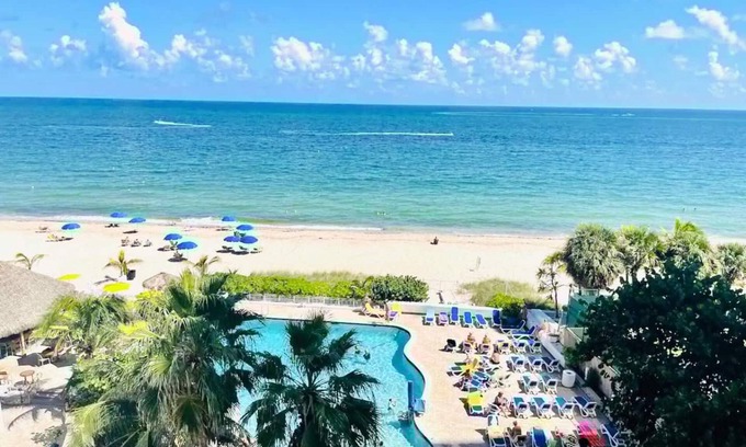 Galt Mile Apartment | Beachfront Escape Pool Stunning Beach Views