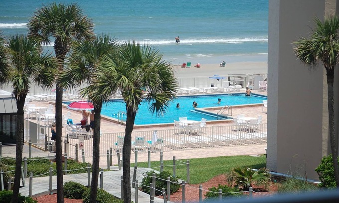 New Smyrna Beach Condo | Beachfront - Fabulous Pool And Beach View!
