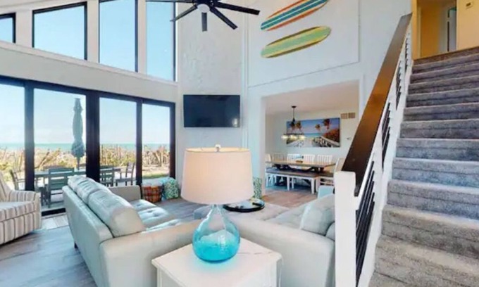 Tropic House | Beachfront Getaway Licensed Beachfront Townhome- PRIVATE POOL