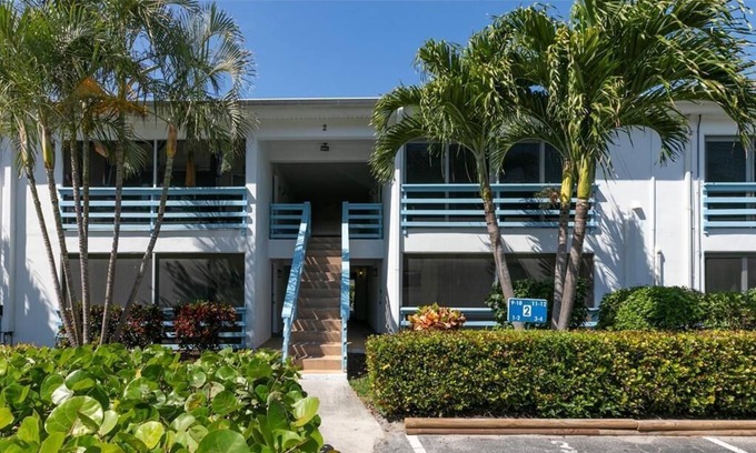 Hutchinson Island South Condo | BEACHFRONT JENSEN BEACH HUTCHINSON ISLAND CONDO