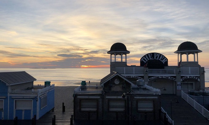 Old Orchard Beach Condo | Beachfront Luxury Grand Victorian Condo (Primetime View directly down the pier)