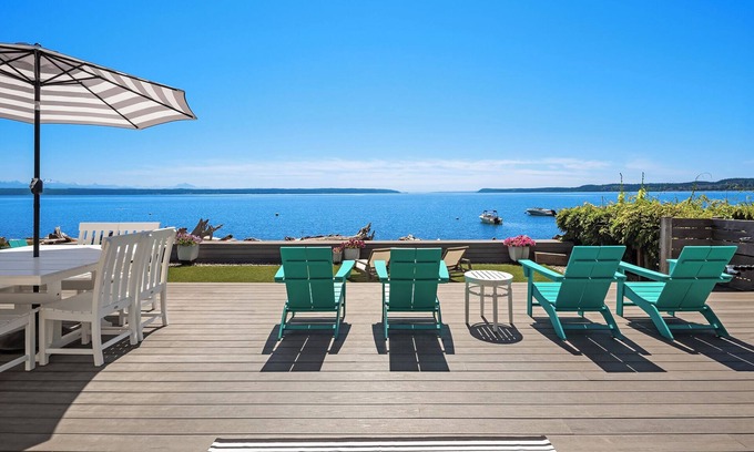 Camano Island House | Beachfront - Modern 2-bedroom house on beautiful Camano Island; Sleeps 10