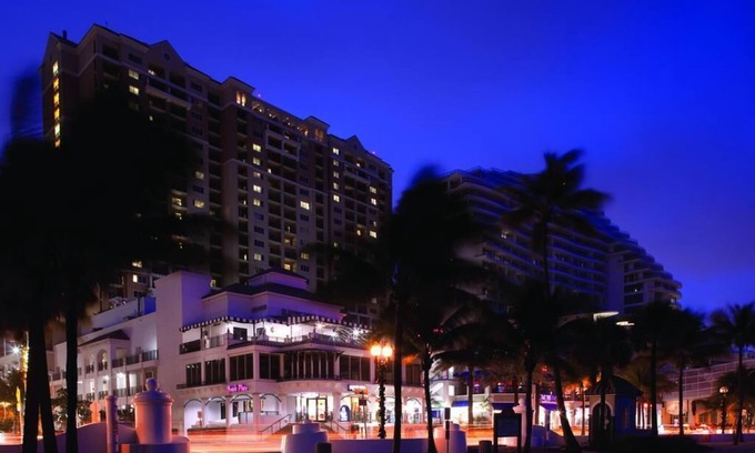 Central Beach Resort | Beachfront/oceanfront suite in beautiful resort with kitchen/2 Bedrooms