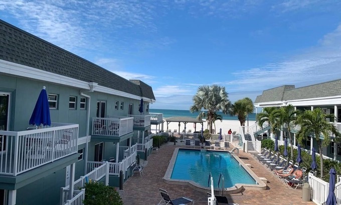 St. Pete Beach Condo | Beachfront One Bedroom Unit Weekly (November only)