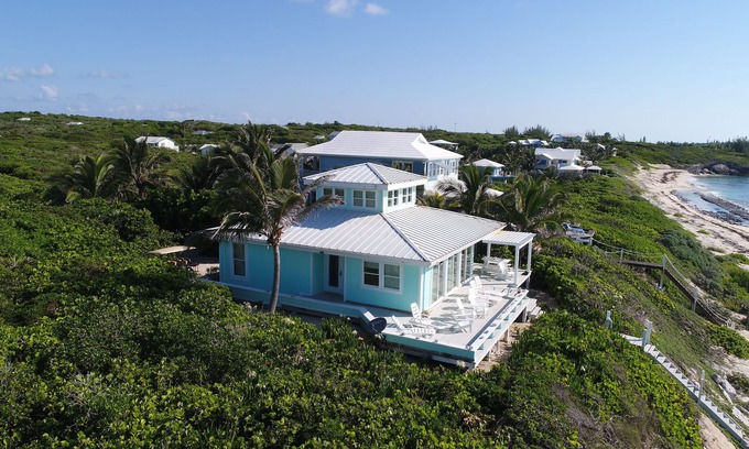 Hope Town House | Beachfront paradise: Spectacular views, huge deck, central location, backup gen!