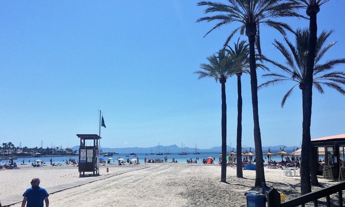 Alcudia Apartment | Beachfront Private Garden Apartment. 2 bedrooms and 2 bathrooms. A/C. Wifi