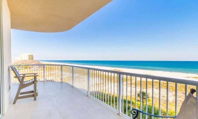 Ono Island Condo | Beachfront Spanish Key | Steps from Flora Bama | Pools, Hot Tub, Gym & More! | My Beach Getaways