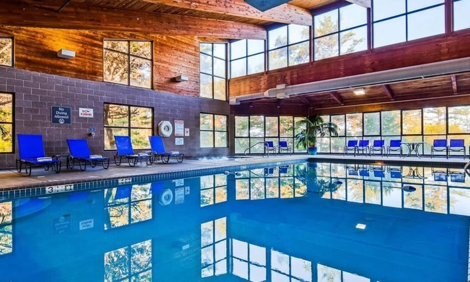 Newport Hotel | Beachfront Stay! Drive Along Highway 101 | Free Parking + Pets Are Allowed