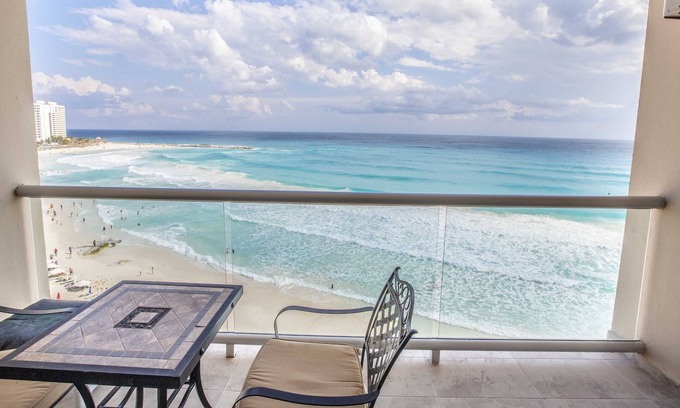 Punta Cancun Apartment | Beachfront Studio in Cancun´s Heart. Breathless view!
