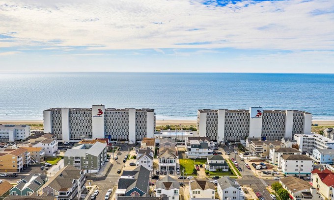 Sea Isle City Apartment | Beachfront unit located in the very popular Spinnaker Condominiums.