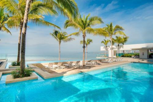 Las Glorias House | Beachfront Villa Marina at Harbor 171 - Resort Style Smart Studio