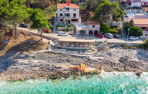 Prigradica Apartment | Beachfront Villa Tempera with Seaview