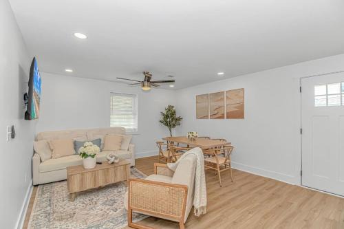 Myrtle Beach House | Beachside 5BR 5BTH Bungalow 1 Block from Ocean