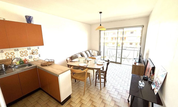 Port-la-Nouvelle Apartment | Beachside Apartment for 8 with Balconies and Close to Shops in Port-la-Nouvelle