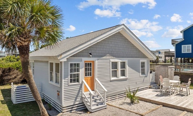 Long Beach Cottage | Beachside Cottage: Pet Friendly