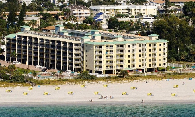 Treasure Island Condo | Beachside Escape: 2BR/2BA with W/D
