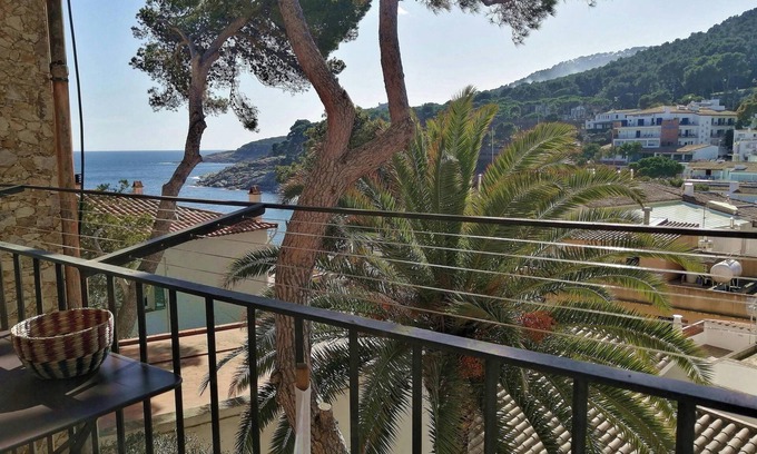 Tamariu Apartment | Beachside escape with unbeatable views. T4