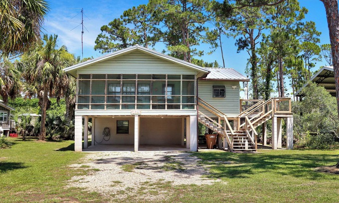 Indian Pass House | Beachside, Pet Friendly, Calm and quaint! Alfie's Place