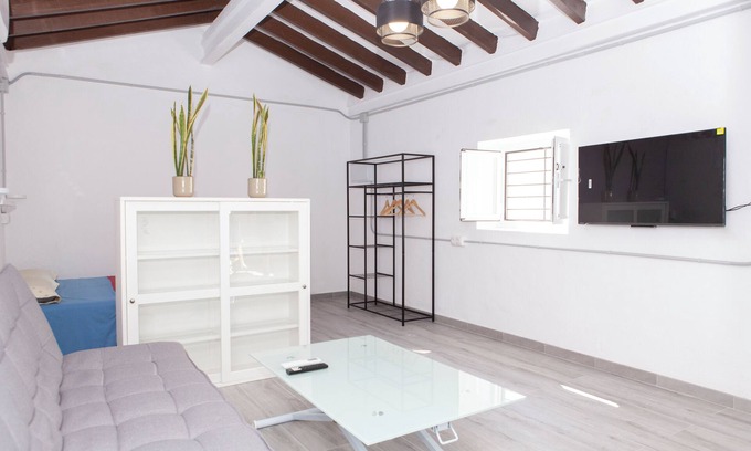 Almayate Bajo Apartment | Beachside Studio in Peaceful Almayate