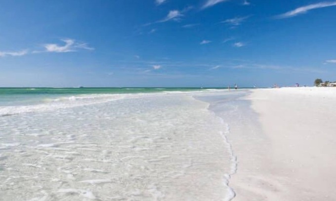Siesta Key Villa | Beachy villa on Siesta Key with heated pool, screened in lanai, and ground level