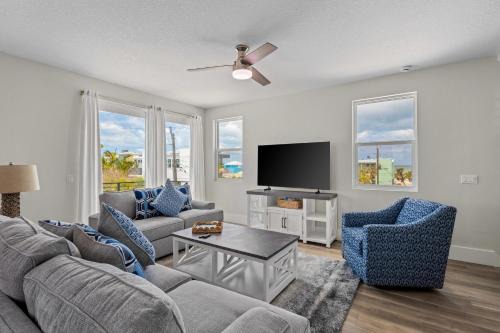 Bradenton Beach House | Beacon by the Sea Retreat