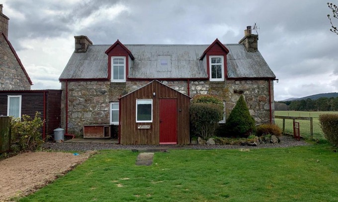 Carrbridge House | Beananach Cottage, rustic charm and simple living