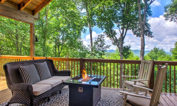 Wolf Laurel House | Bear and Bull Lodge | Mountain Lodge with Golf, Skiiing, Trails!