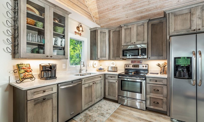 Eatonton House | Bear Creek Cottage Lakefront w/Dock, Firepit