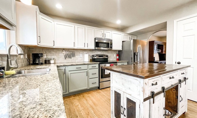 Colorado Springs House | Bear Creek Retreat : mins to trails : central loc