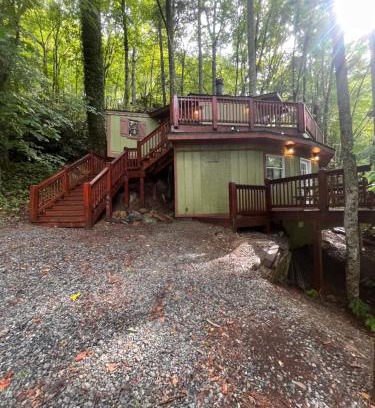 Mill Ridge House | Bear Lodge Inn - Banner Elk Peaceful & Cozy Cabin Retreat