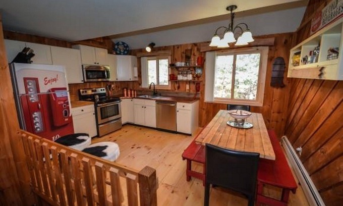 West Dover House | Bear's Den - Mount Snow Townhome - w/Heated Pool!