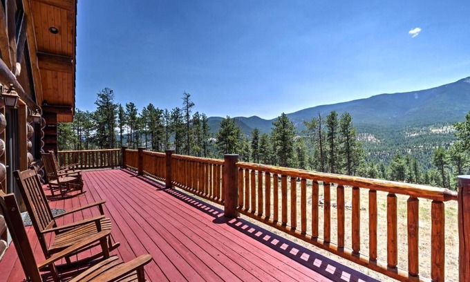 Bailey House | Bearadise Cabin with Mtn Views - Near Hiking!