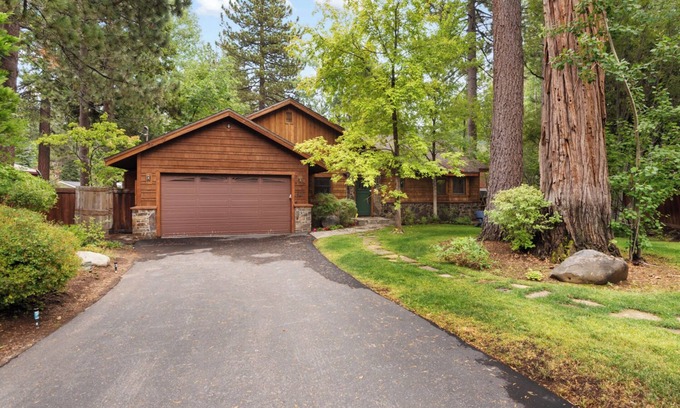 Tahoe Sierra Estates Cabin | Bearadise Luxury Cabin - Close to Tahoe City, Hot Tub