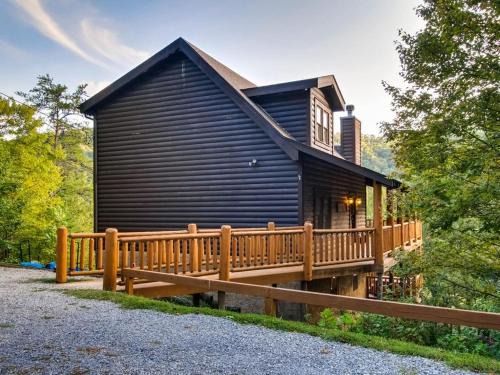 Gatlinburg - Pigeon Forge House | Bearadise Ridge A rustic cabin in the heart of Wears Valley just 4 miles from the GSMNP entrance