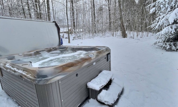 Killington Apartment | Bearities - 2 homes, sleeps 28, hot tubs, grills!