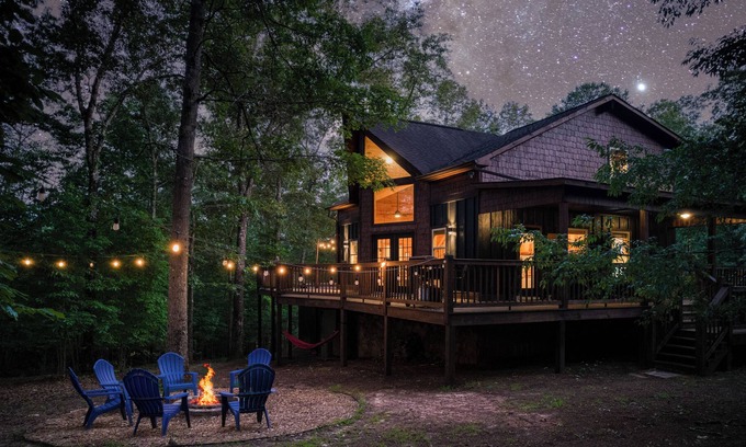Blue Ridge Cabin | BearLUX Lodge at Blue Ridge + Hot Tub, Sauna, Gym!